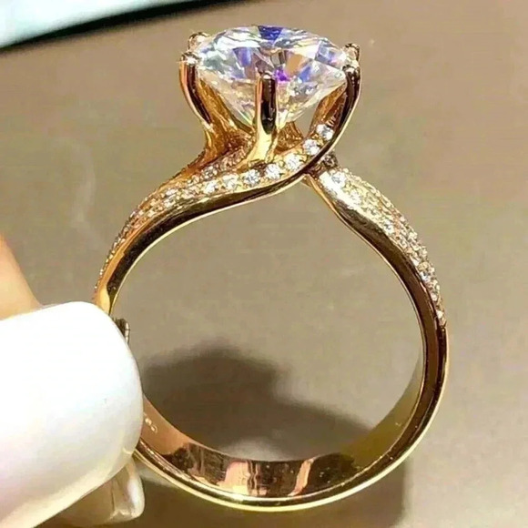 NEW Bridgerton Era Look 18K Gold Over Silver 4ct Diamond Ring - Picture 3 of 3